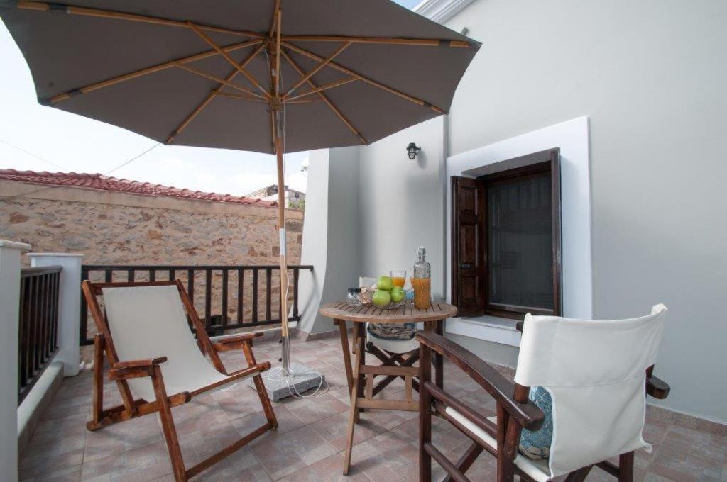Luca'S Houses Chalki Town Exterior foto